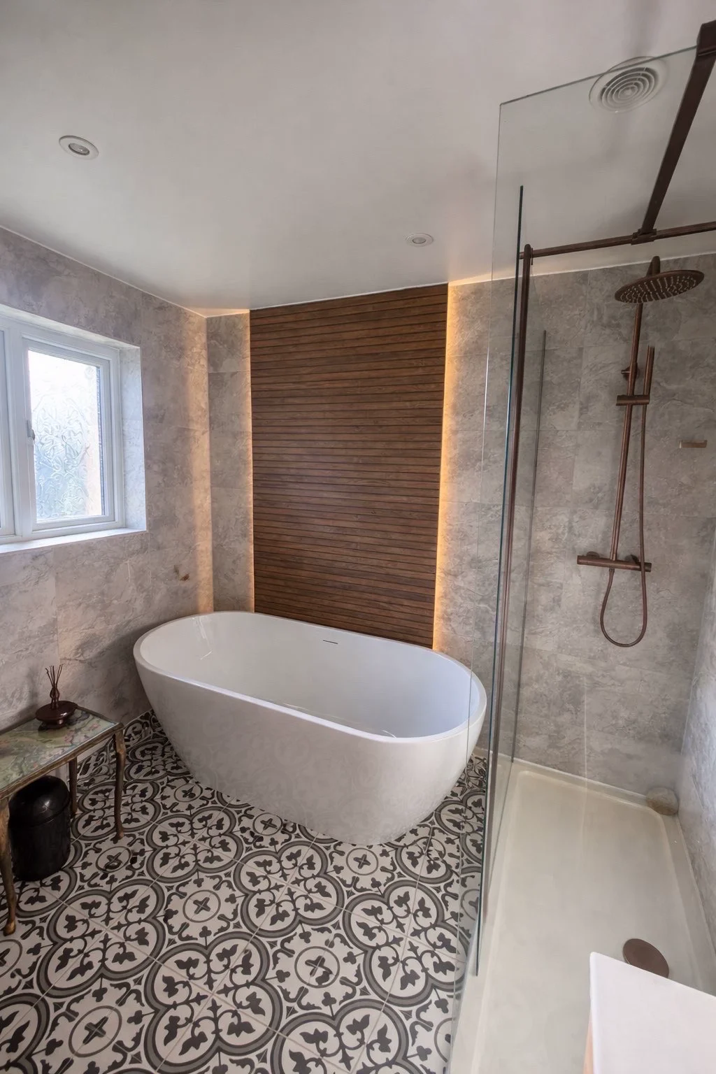 Salle de bain prestige carreaux de ciment - ID HABITAT Saumur Tours